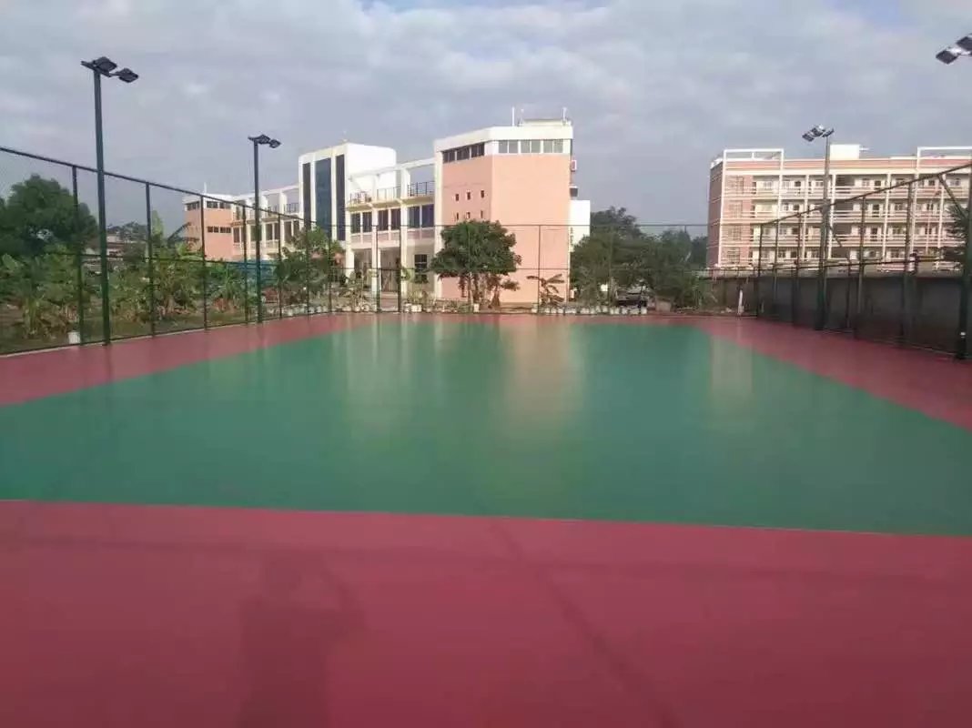 广西北海硅PU网球场完工！